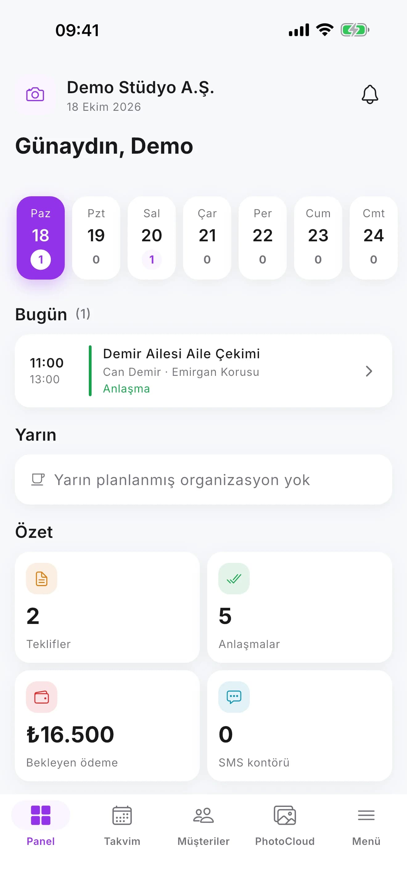 StudioAsist mobil uygulamasında panel ekranı